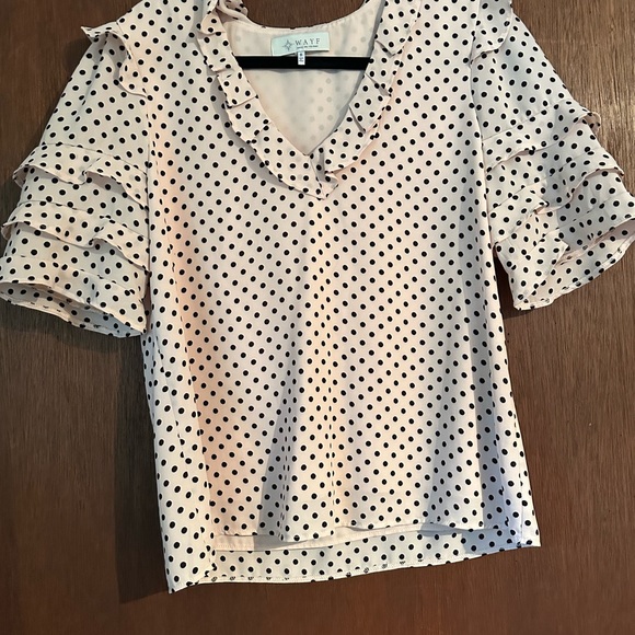 Super Cute Polka Dot Top - Picture 3 of 3